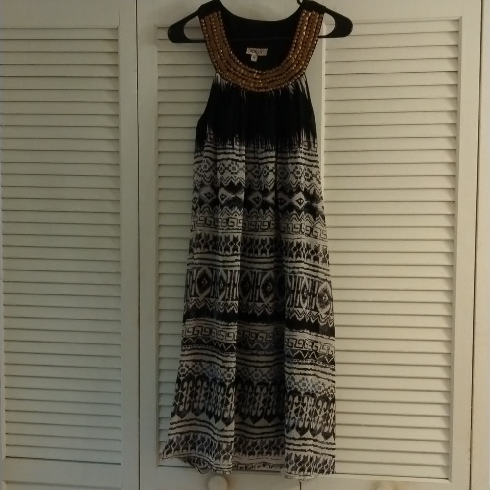 Woman sleeveless dress
